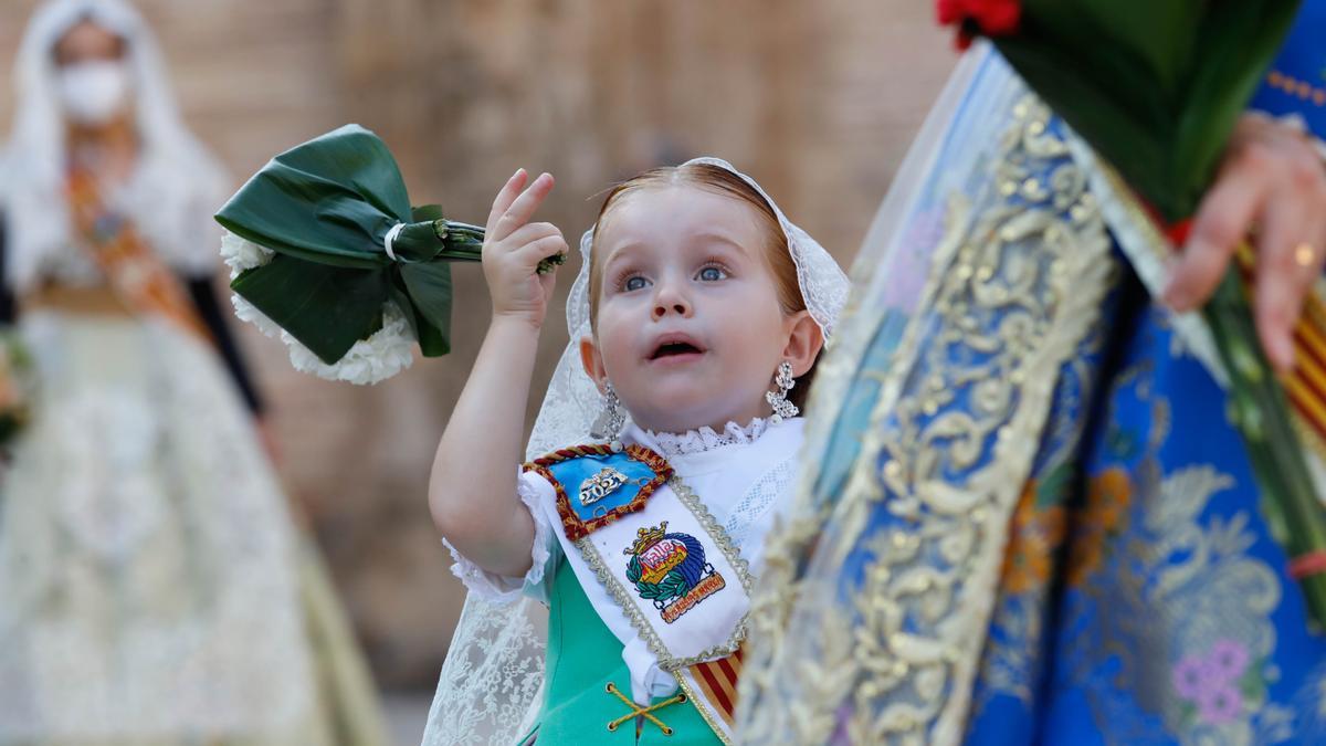 Búscate en el segundo día de Ofrenda por las calles del Mar y Avellanas entre las 9:00 y 10:00 horas