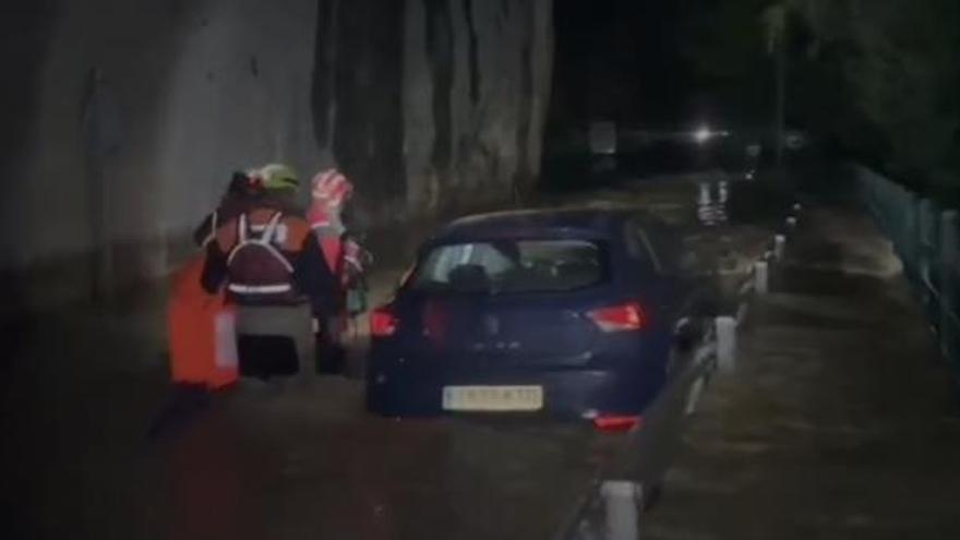 Los Bomberos de la DPZ rescatan a cuatro personas cerca del balneario La Virgen de Jaraba