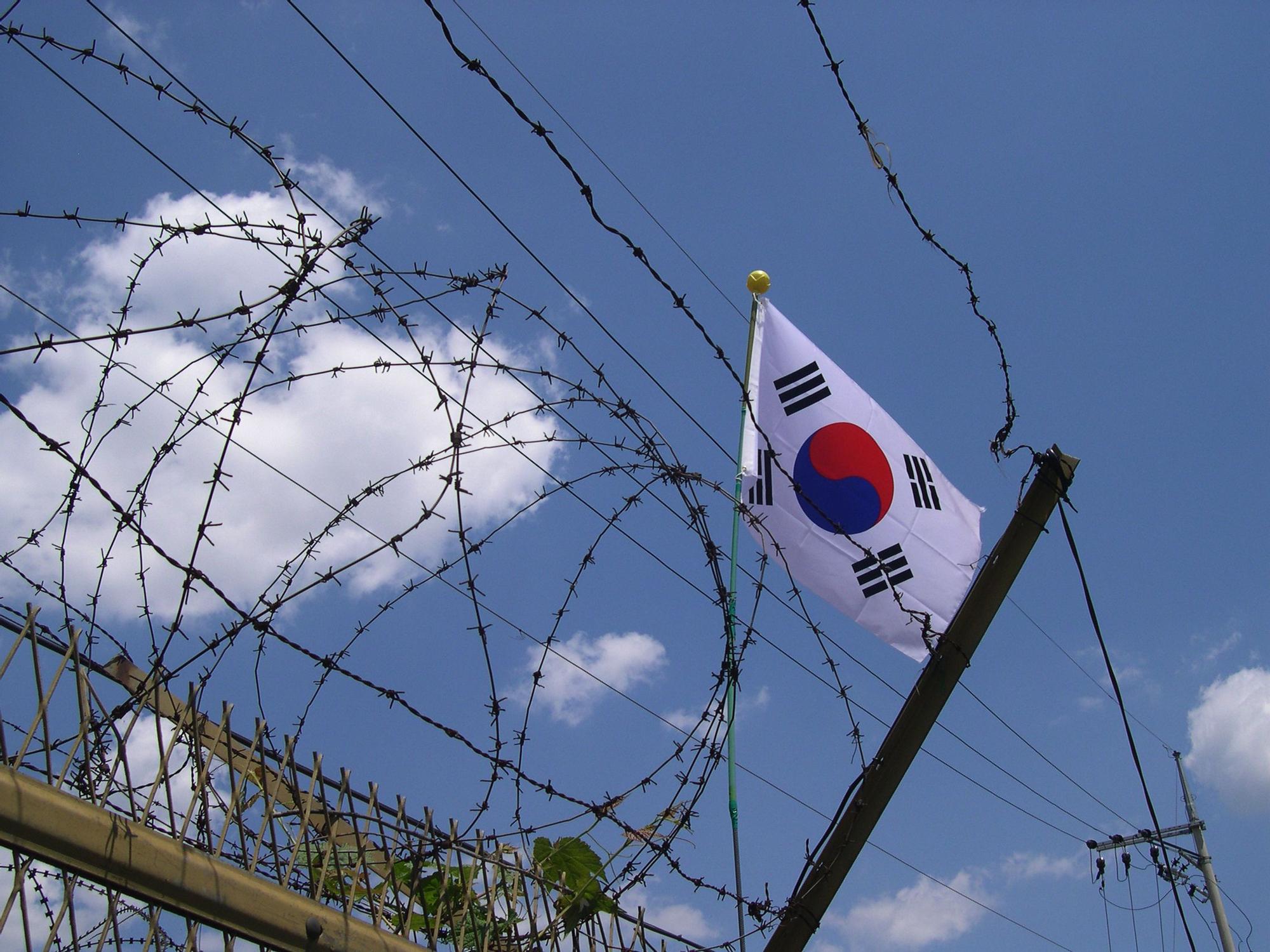 Los alambres que separan las dos Coreas