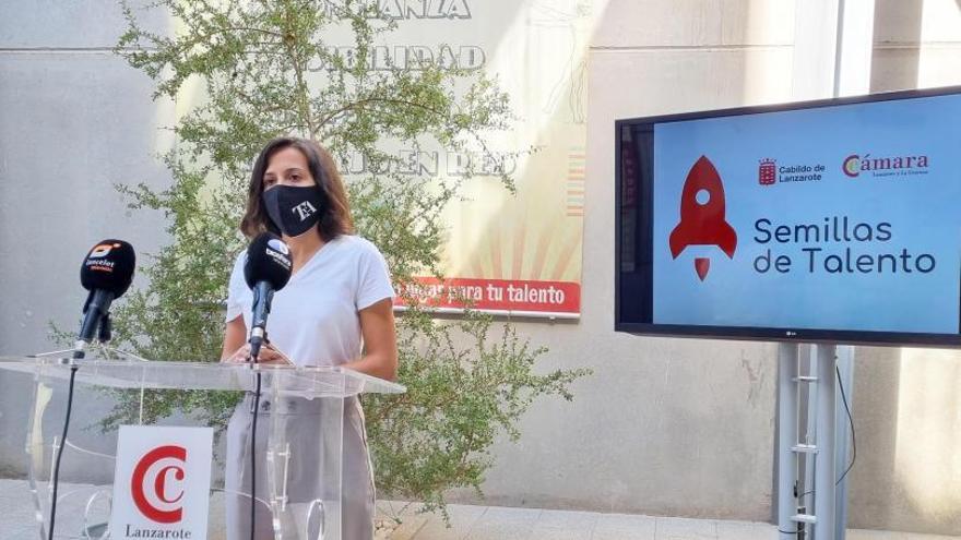 Nira Cabrera, fundadora de Tertulia y Arte, durante una intervención en la Cámara