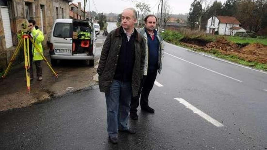 Gonzalo Durán en una visita a la zona de O Sixto-Baión.  // I.Abella