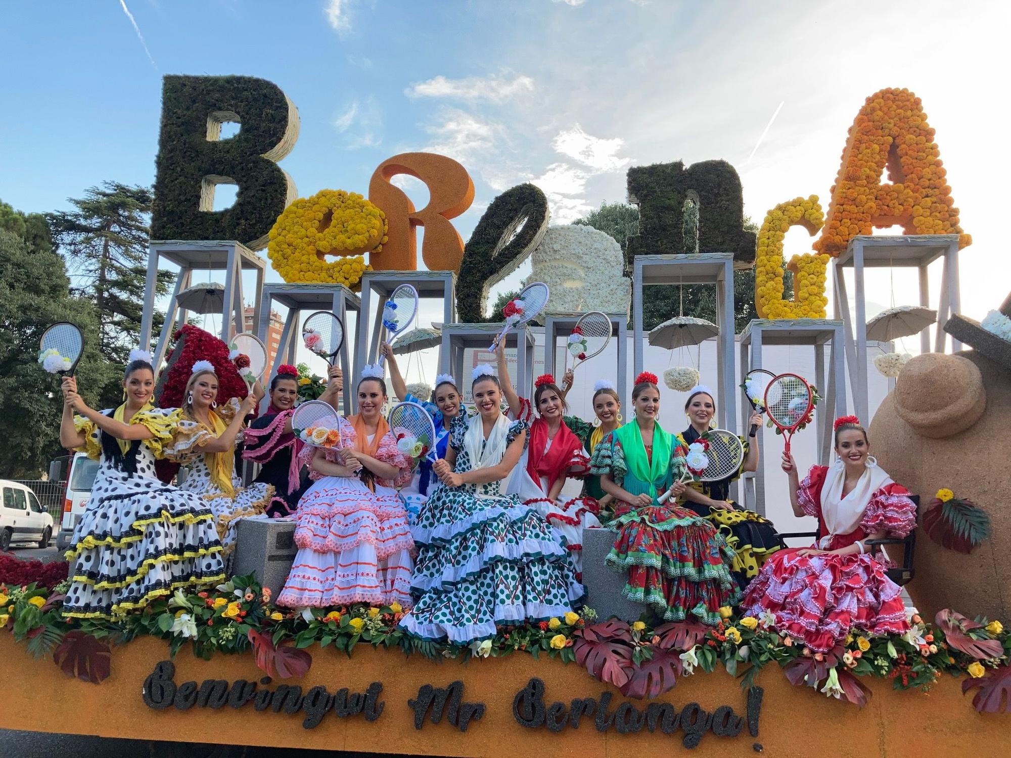 Un final "de Berlanga" para Consuelo y la corte: despedida con primer premio