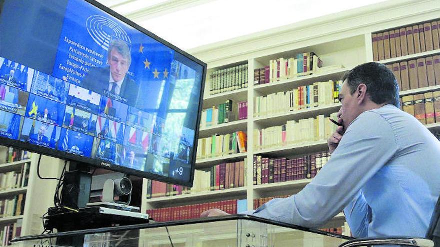 El presidente, Pedro Sánchezdurante la reunión del resto de jefes de estado y presidentes de gobierno por videoconferencia.