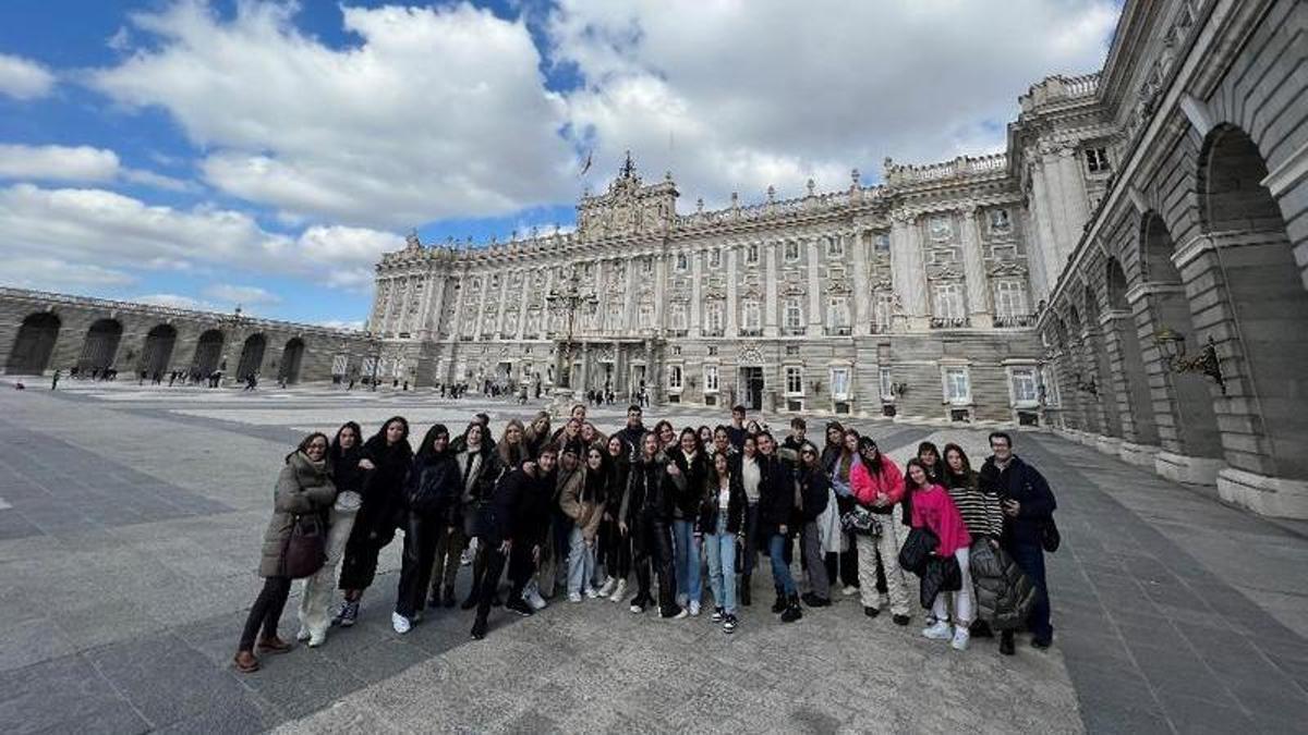 Los estudiantes del grado medio de Farmacia en su visita a Madrid.