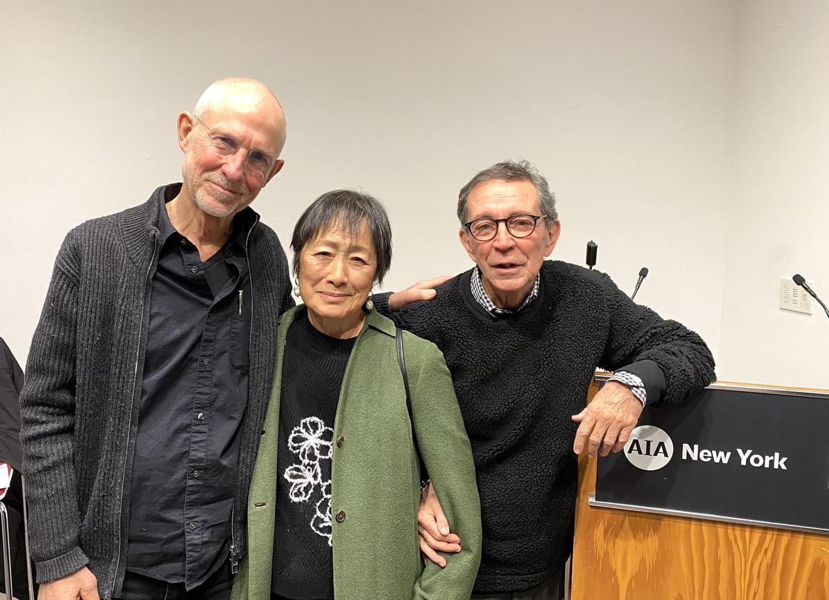 Michael Moran, Billie Tsien y Elías Torres tras la presentación en Nueva York