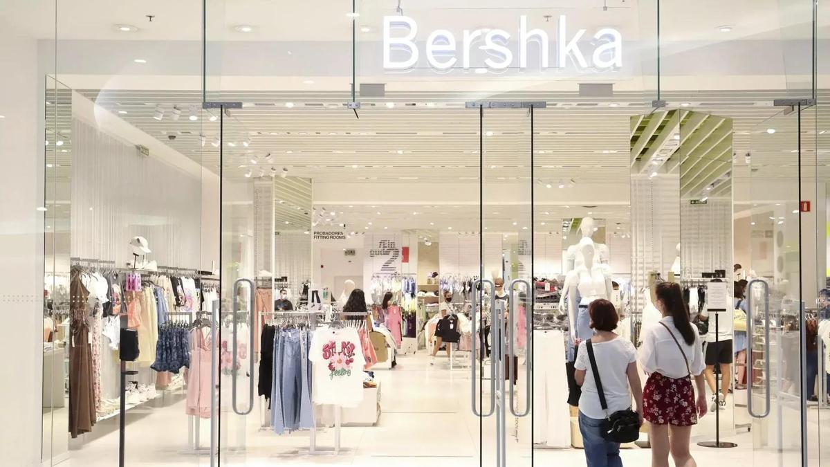 Los centros comerciales y tiendas abrirán desde junio y hasta septiembre los siete días de la semana.