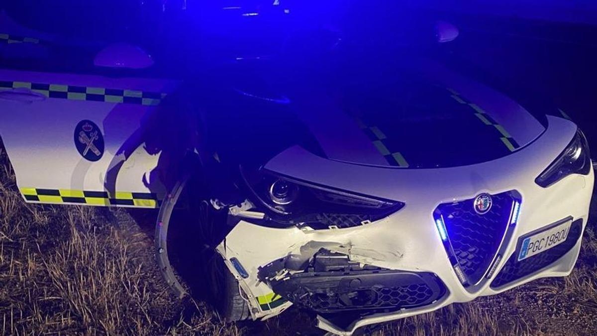 So sah das Polizeiauto nach dem Unfall aus.