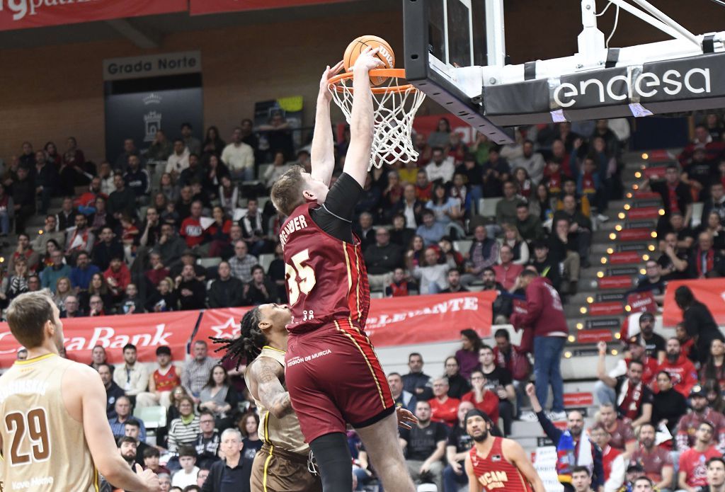 Todas las imágenes del partido del UCAM Murcia contra el Bàsquet Girona