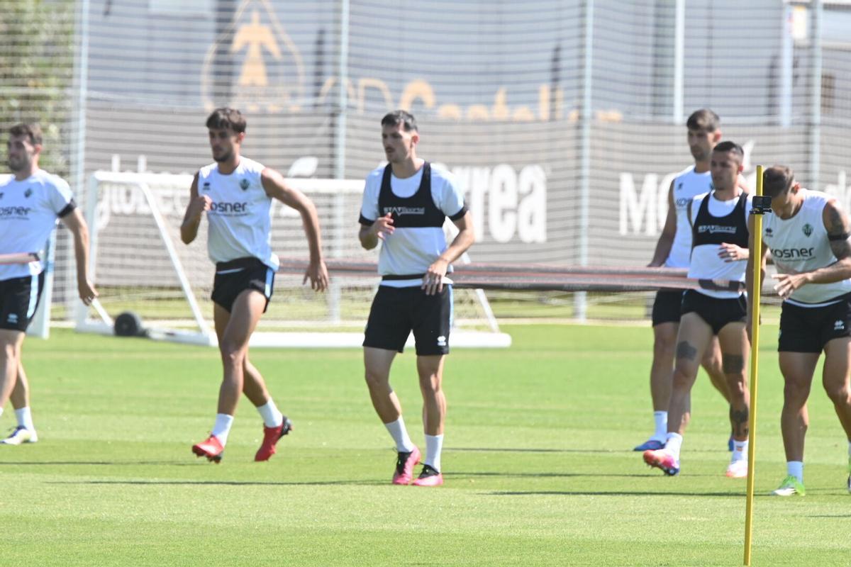 Entrenamiento de los 'orelluts', en la Ciudad Deportiva Globeenergy, antes del Castellón-Eibar