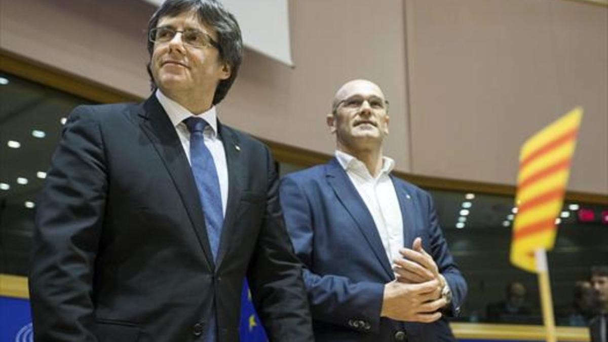 Puigdemont y el 'conseller' Romeva, en el Parlamento Europeo, el pasado enero.