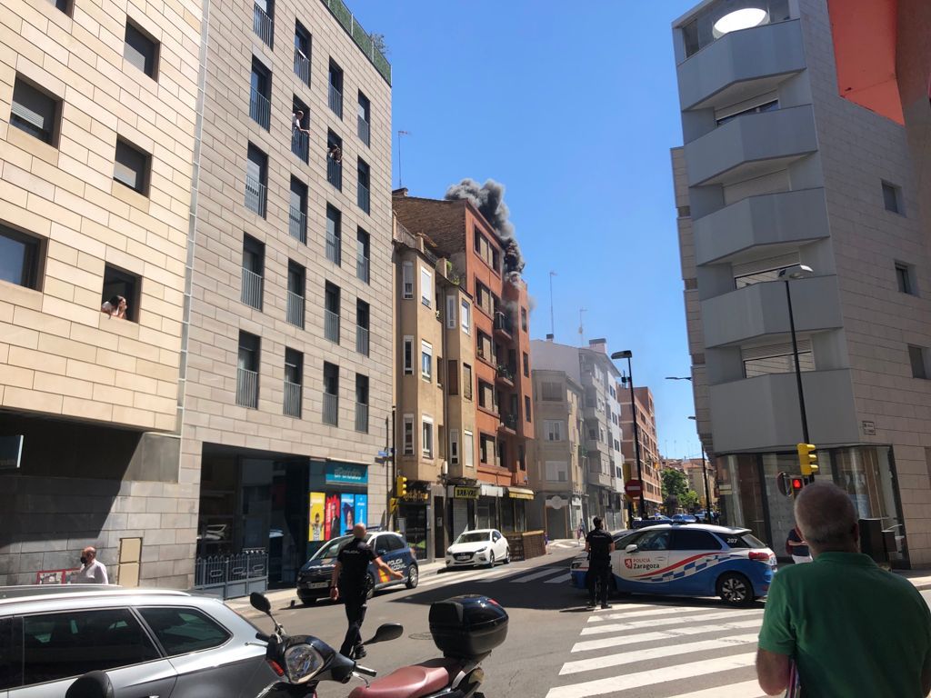 Incendio en la calle Cortes de Aragón de Zaragoza