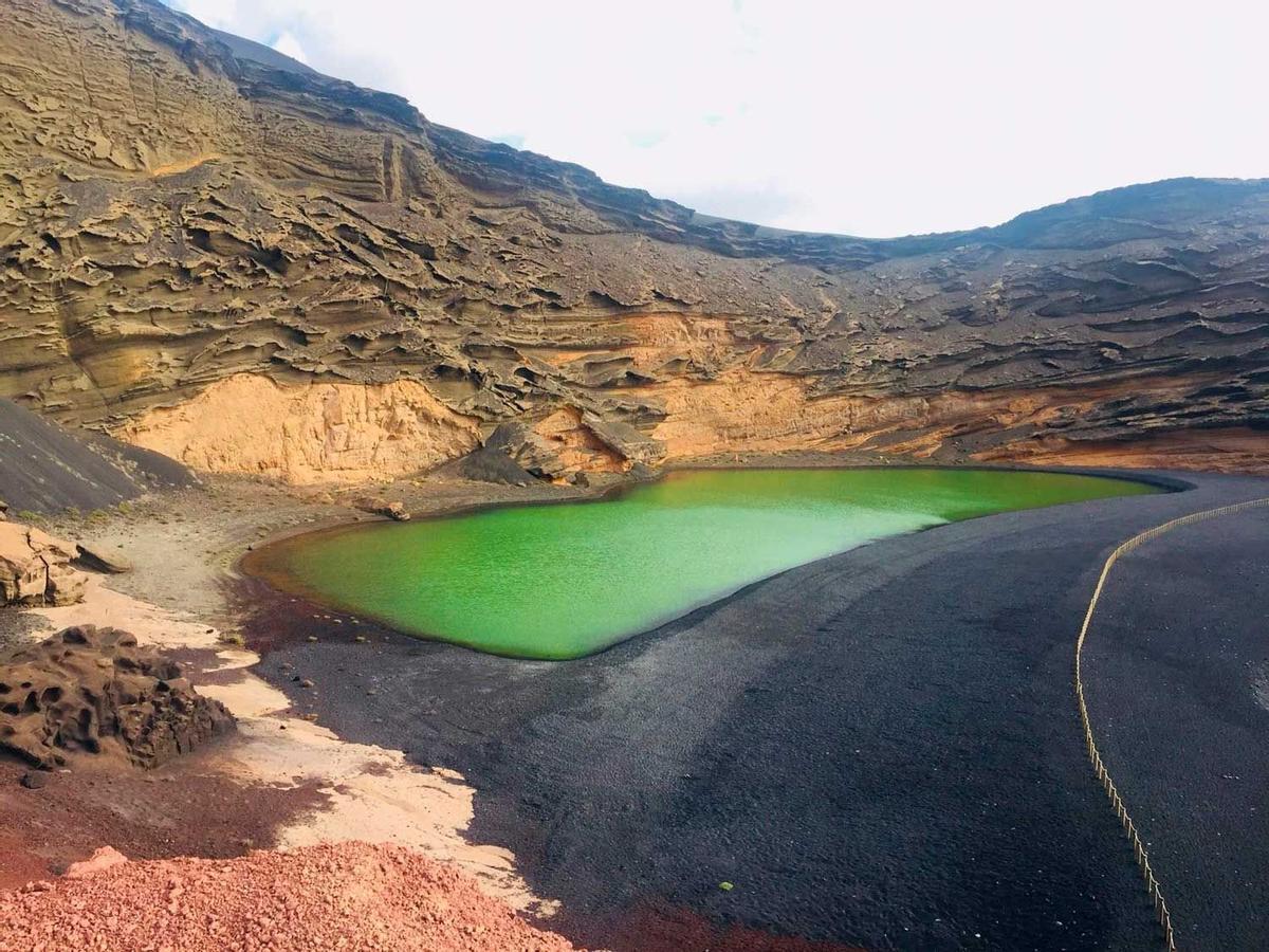 El Lago Verde y el Parque Nacional de Timanfaya, España