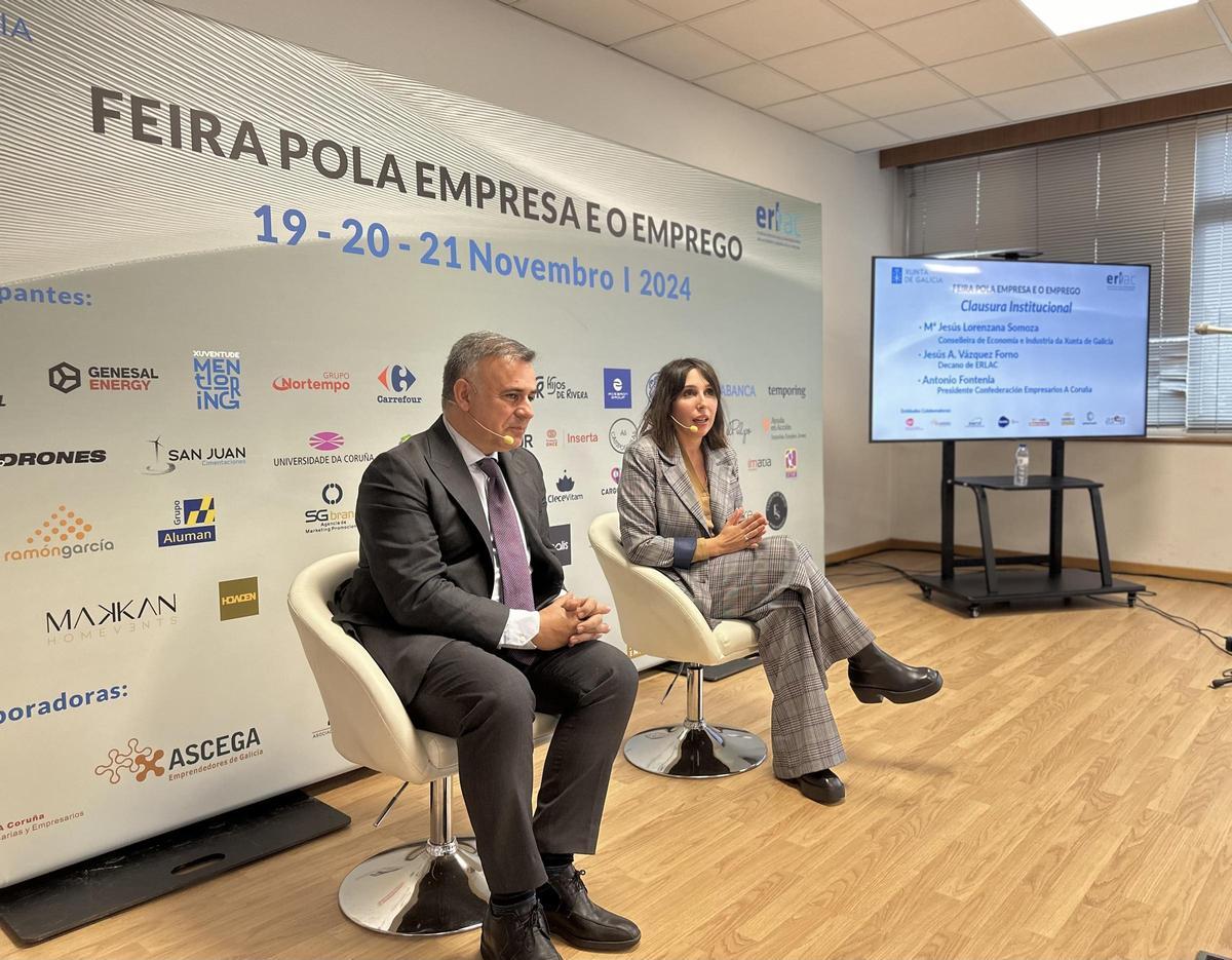 La Conselleira de Economía, María José Lorenzana, con el decano
