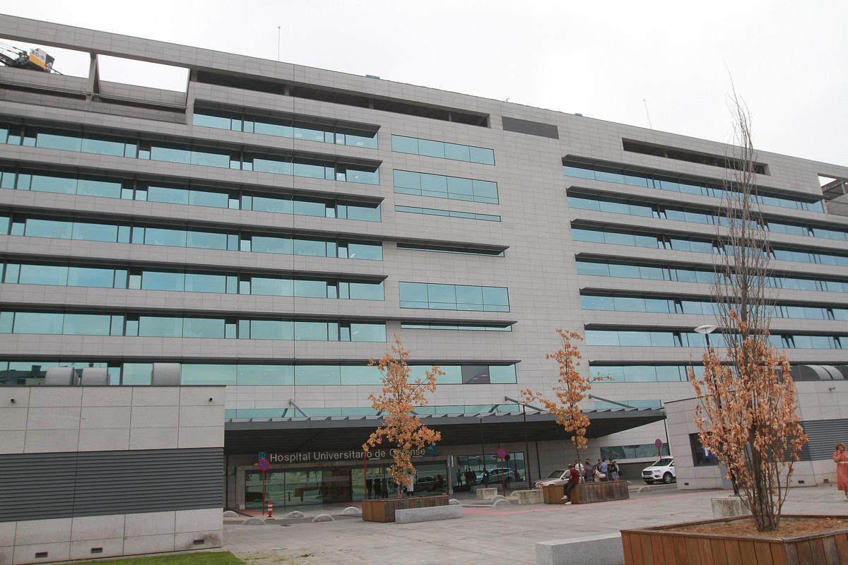 Edificio de hospitalización del CHUO.