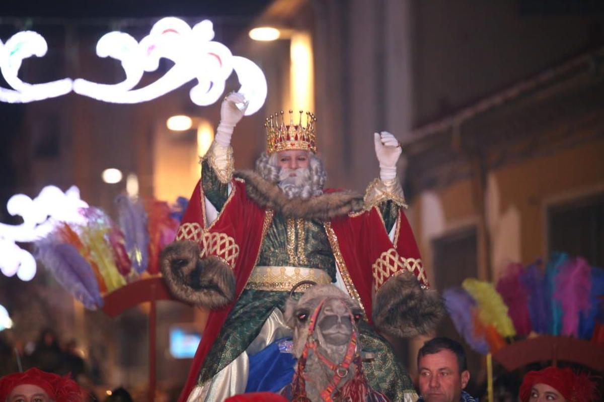 Un momento de la Cabalgata de los Reyes Magos en Elda.