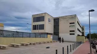 El instituto de Albalat de la Ribera amenaza con el cierre tras mes y medio sin conserjes