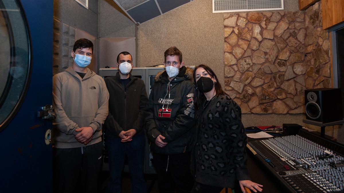 Eduardo, Jesús, Santiago y Marisol, estudiantes de Sonido