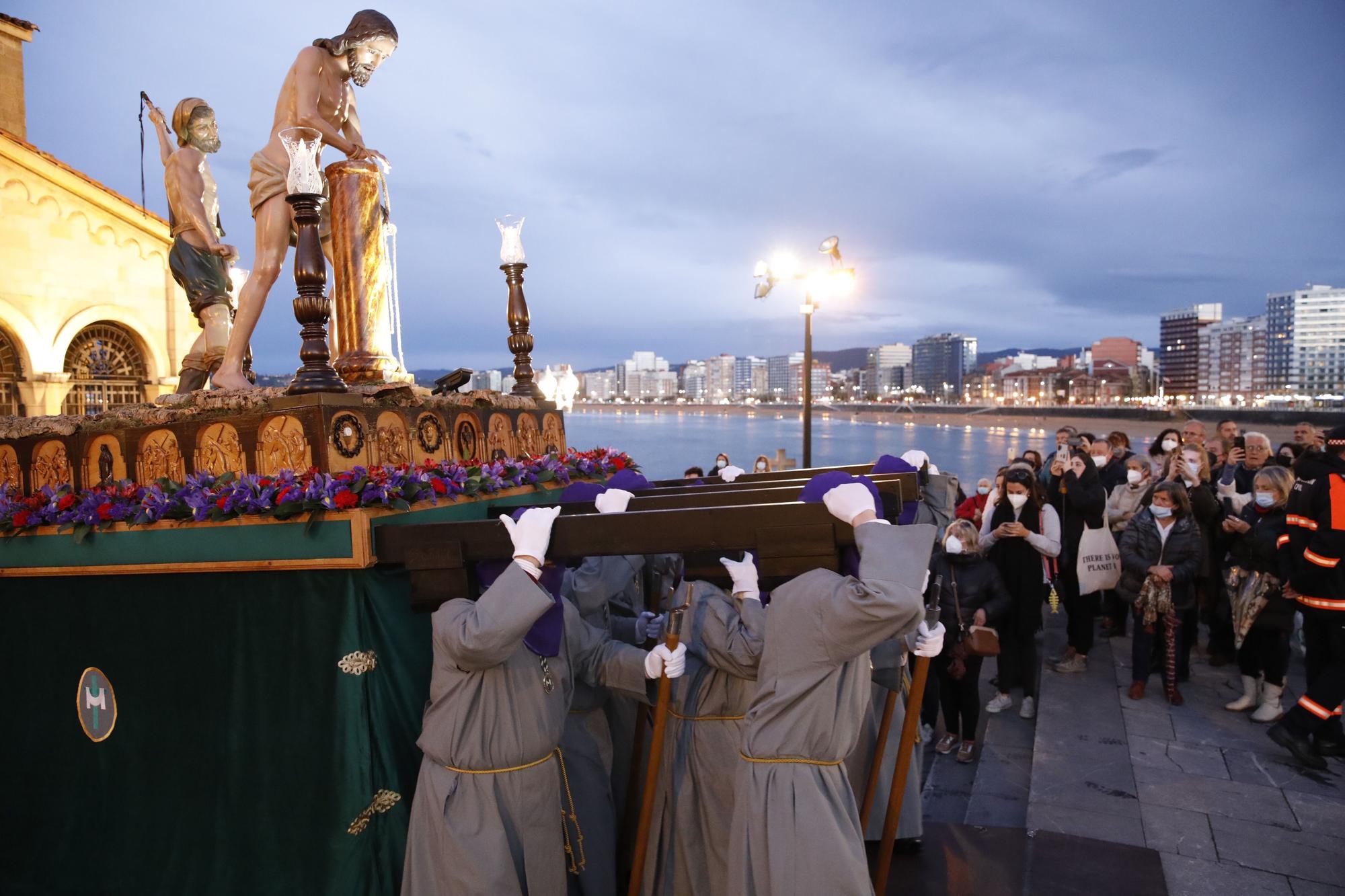 En imágenes: Procesión de Martes Santo en Gijón