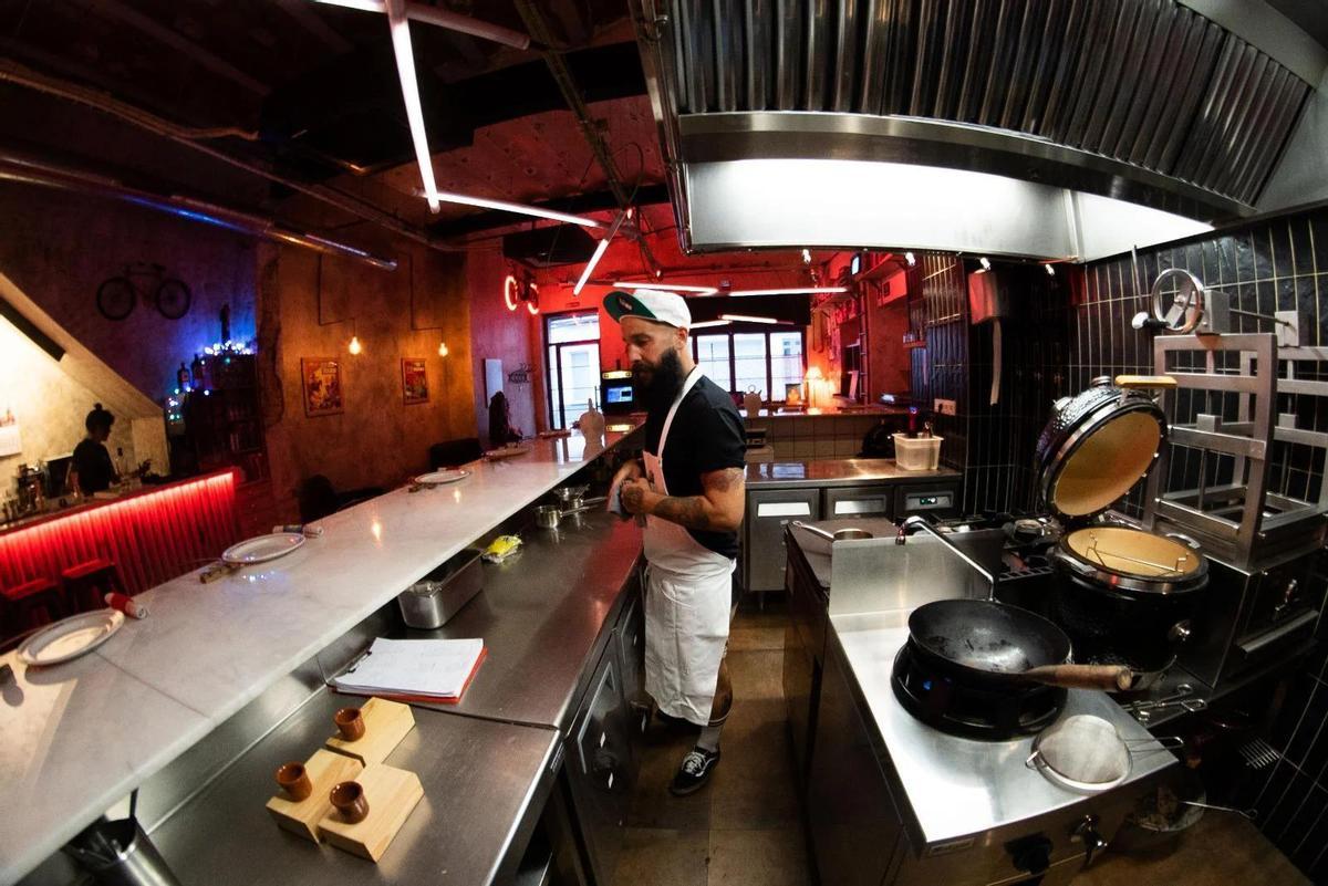 Carlos López en El Bar Old School Food (Mérida).