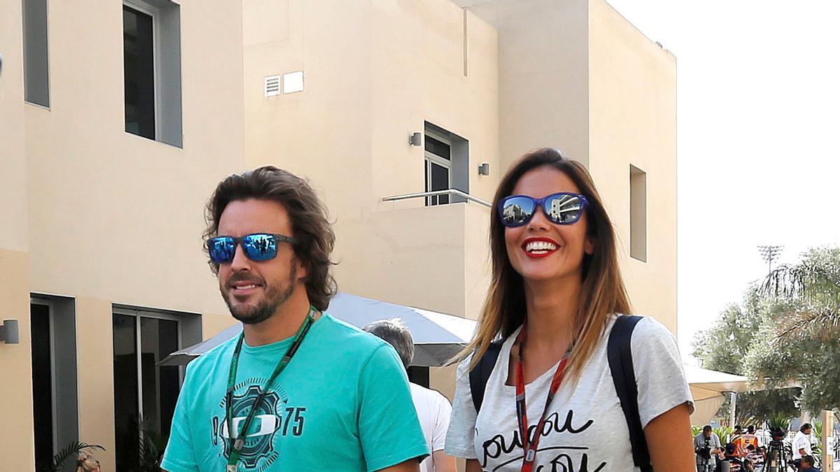 Fernando Alonso y Lara Álvarez de paso romántico en Abu Dhabi