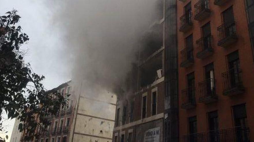 Tres muertos en la explosión de gas de un edificio en el centro de Madrid