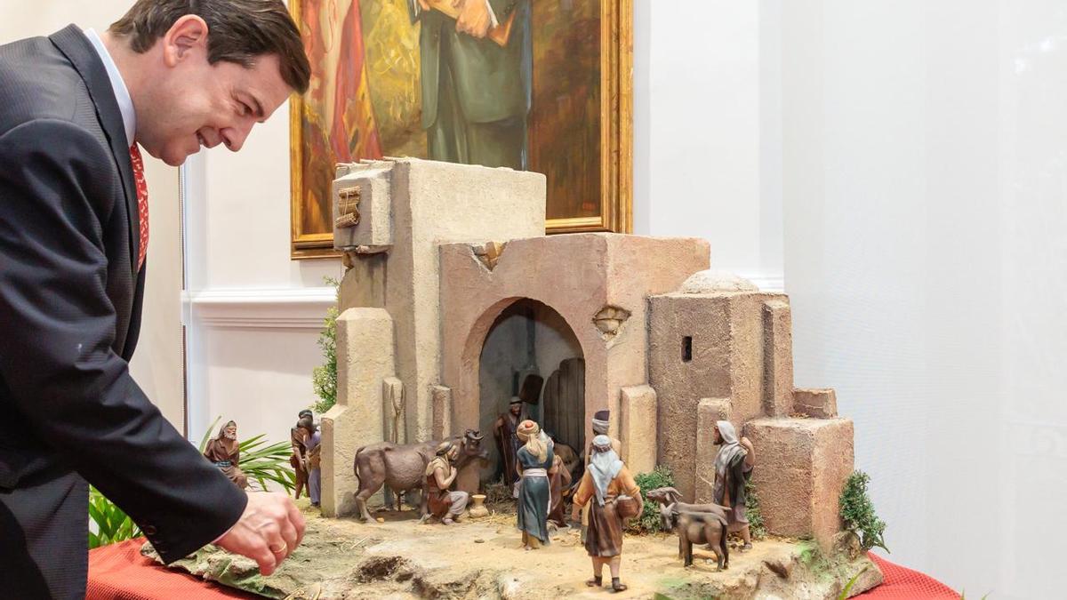 El presidente de la Junta contempla el nacimiento de La Morana.