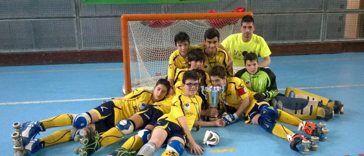 Los asturianos que participaron en el Campeonato de España de clubes de petanca. lne