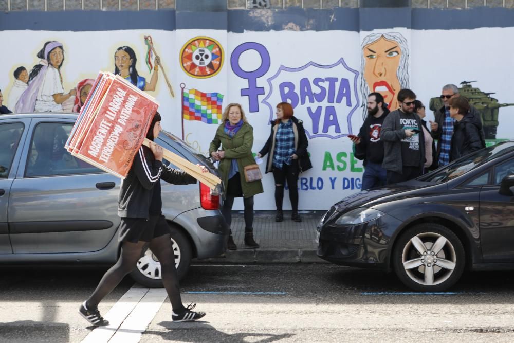 Los sindicatos minoritarios reclaman en Gijón políticas contra la precariedad