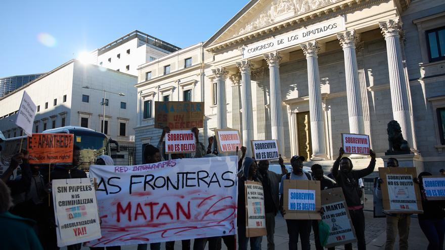 Andalucía podrá regularizar a 80.000 inmigrantes, un 20% niños, con la ley ciudadana que tramita el Congreso