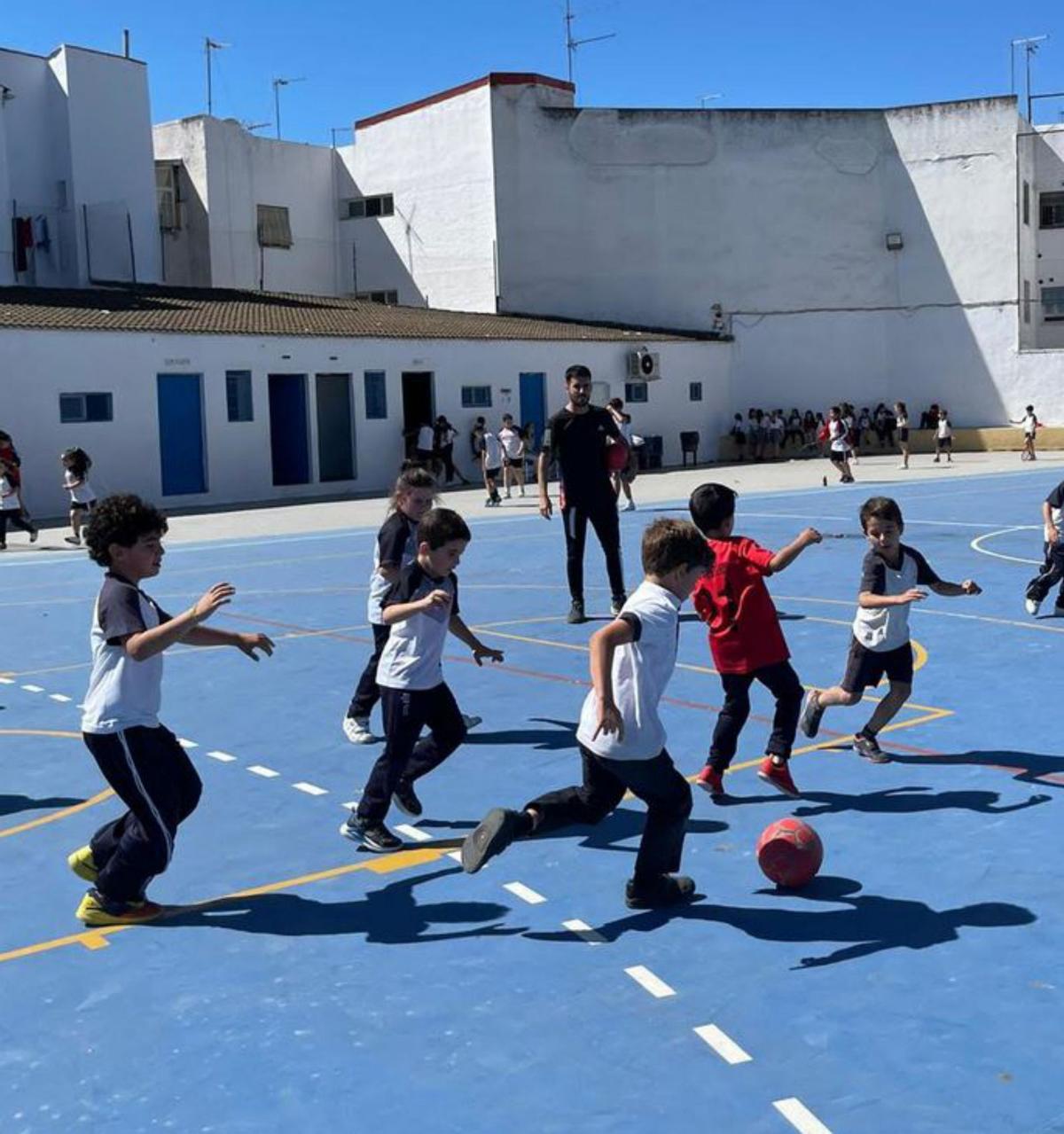 Fútbol 8 Práctica del deporte más extendido.