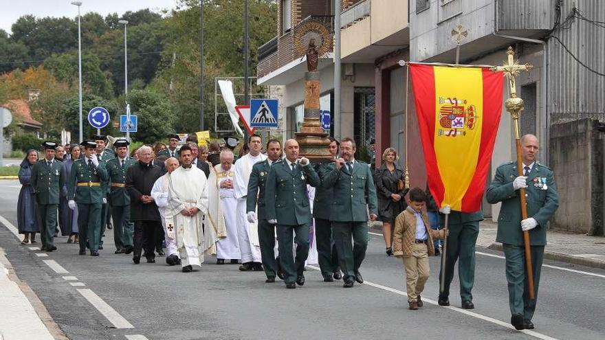 Procesión por las calles de Lalín de Arriba. // Bernabé