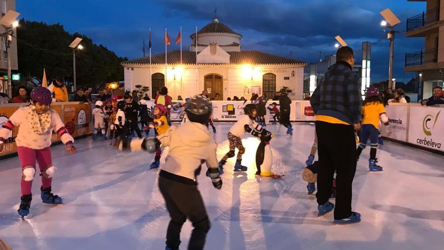 Torre Pacheco ya disfruta de su pista de hielo