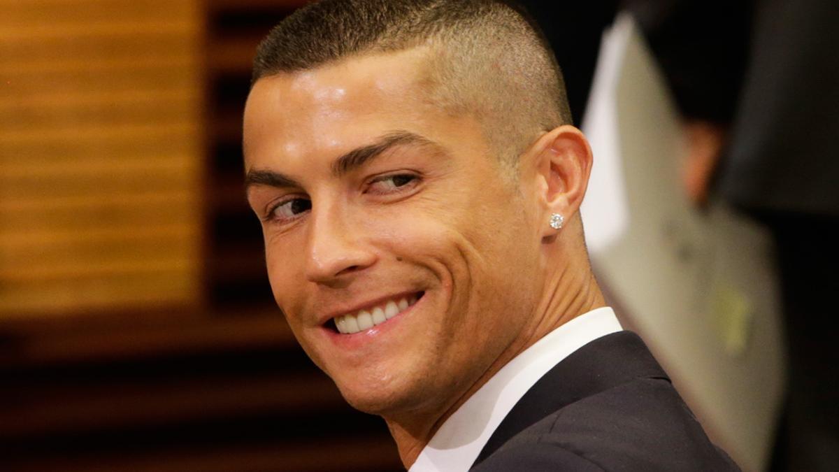 Cristiano Ronaldo con el pelo rapado