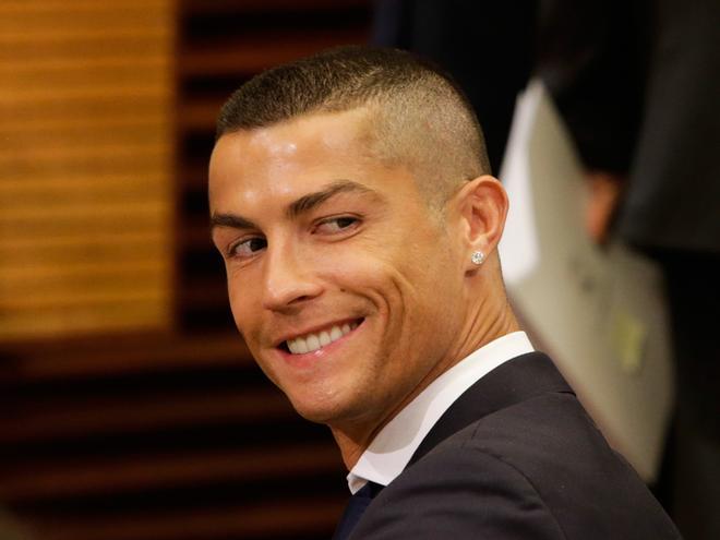 Cristiano Ronaldo con el pelo rapado