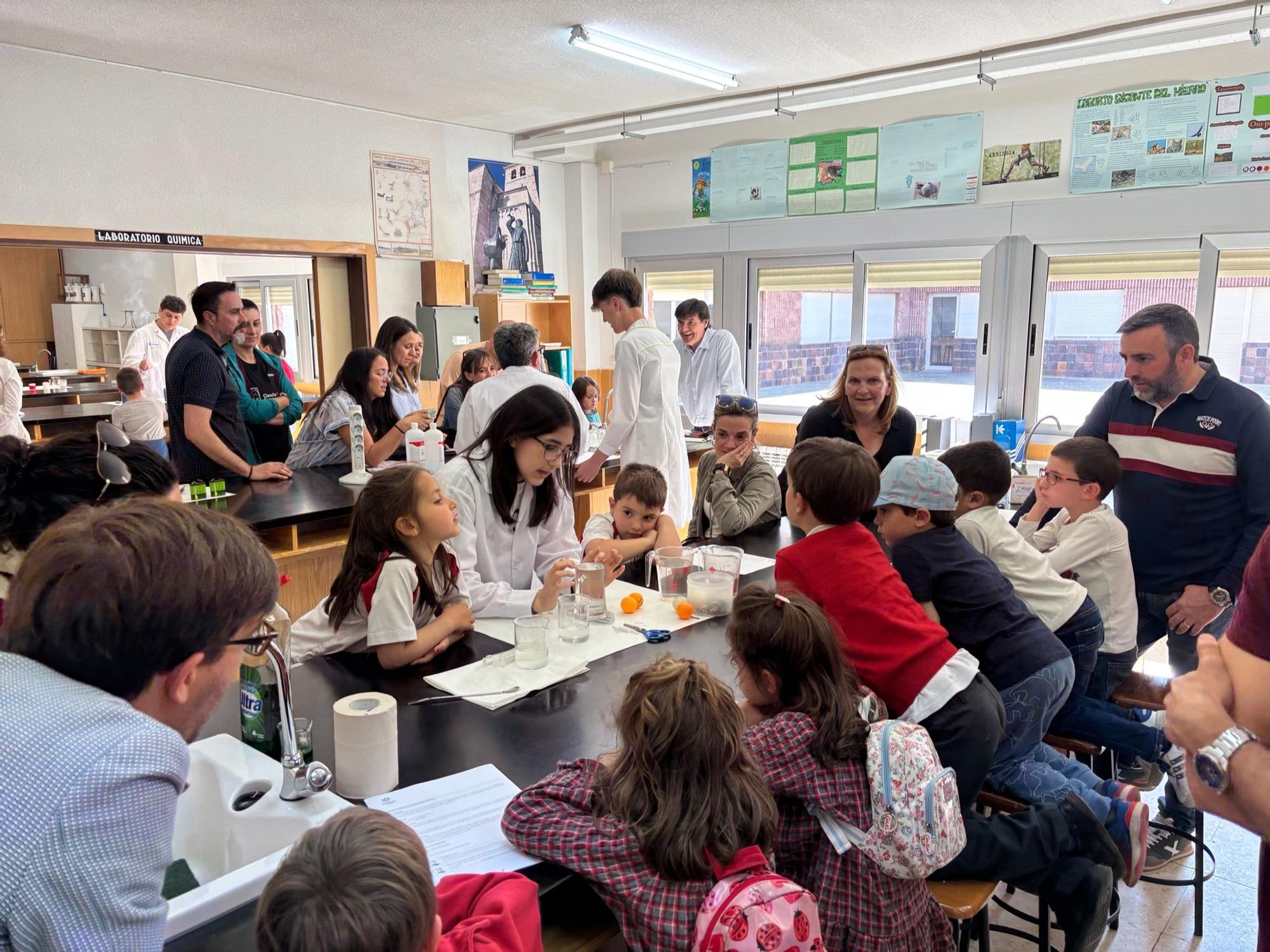 Feria de la Ciencia en el colegio Corazón de María