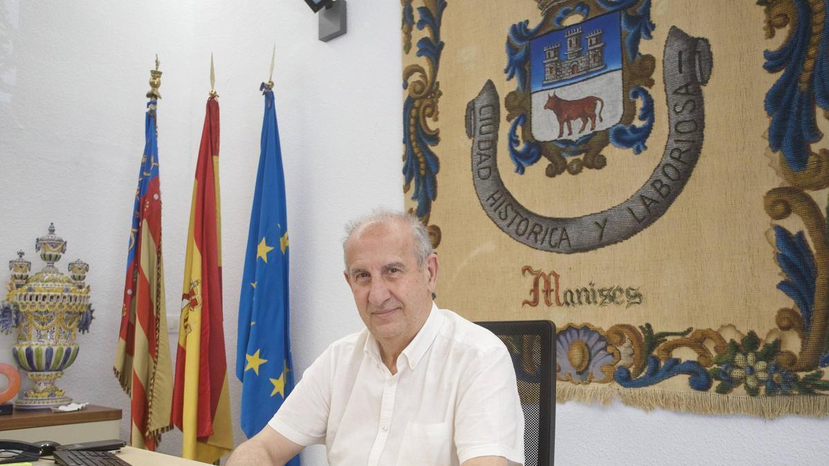 El nuevo alcalde de Manises, Jesús Borràs, en su despacho.