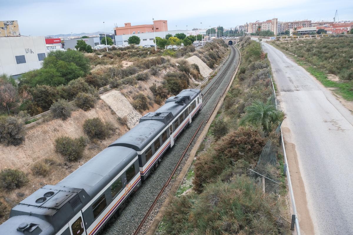 El tren de cercanías, en Elche