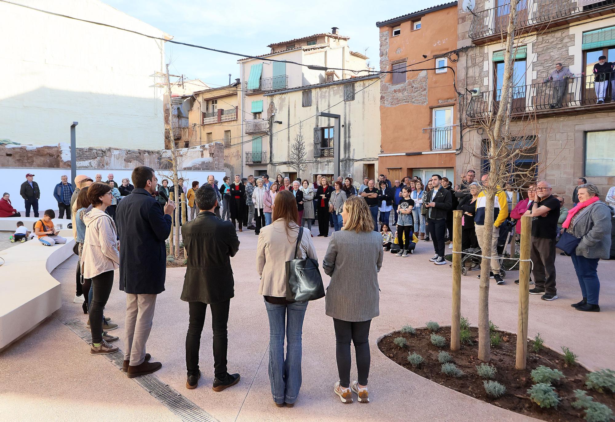 Cardona innagura la renovada plaça de la Coromina