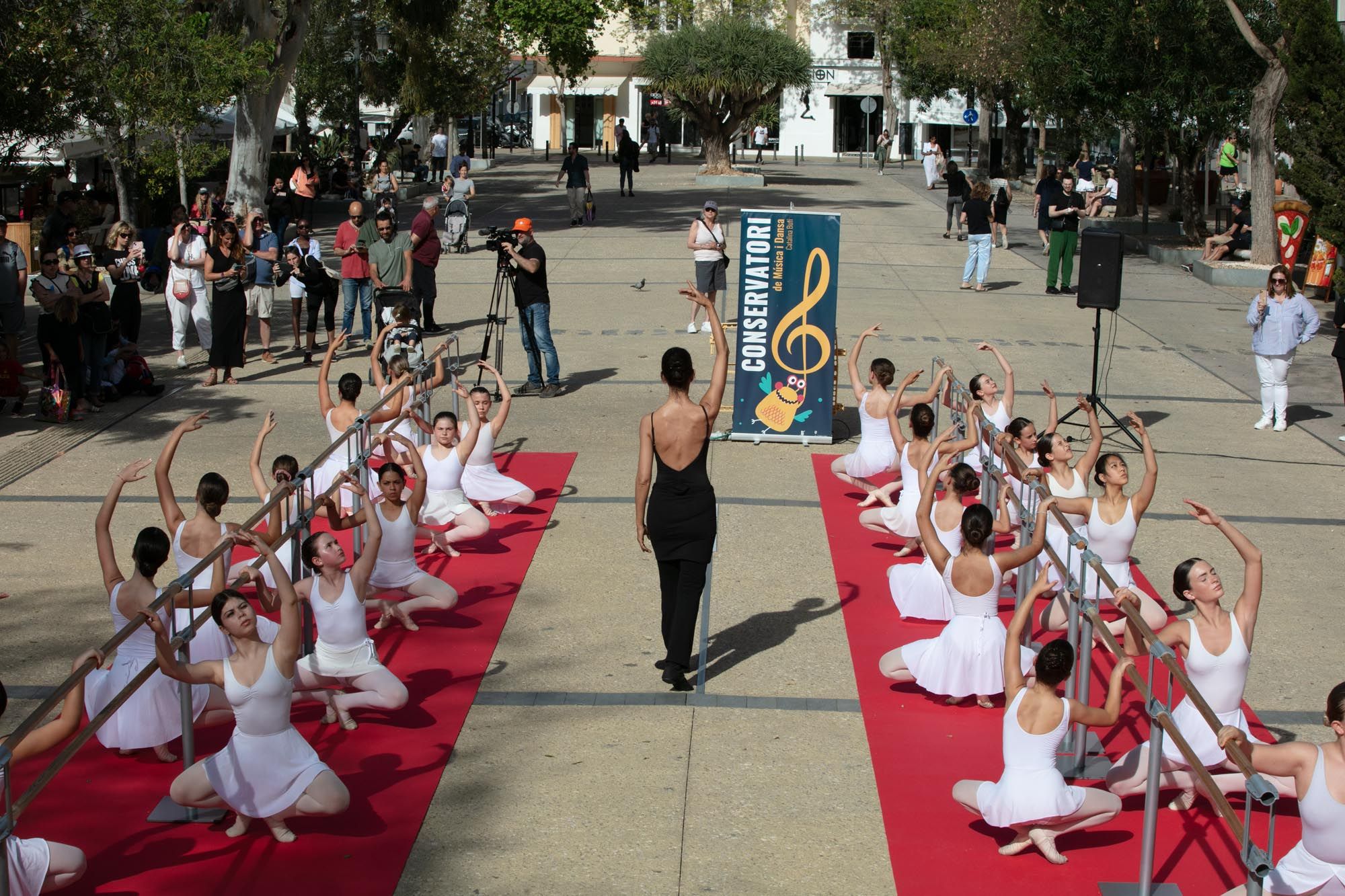 La danza sale a la calle en Ibiza