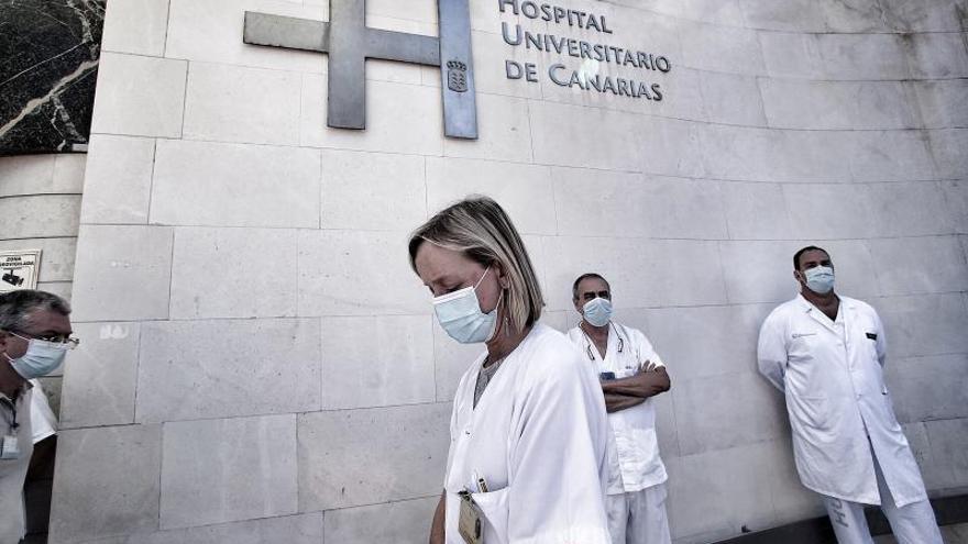 Un minuto de silencio en el Hospital Universitario de Canarias.