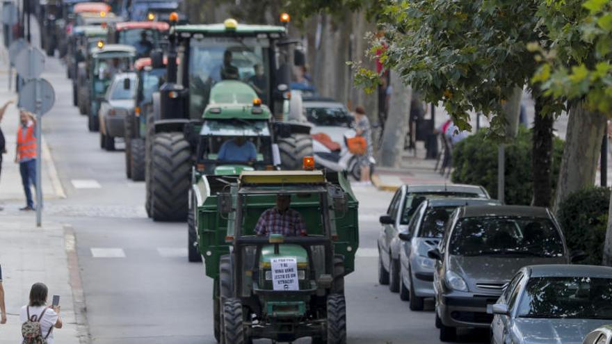 Tractorada de protesta en Requena