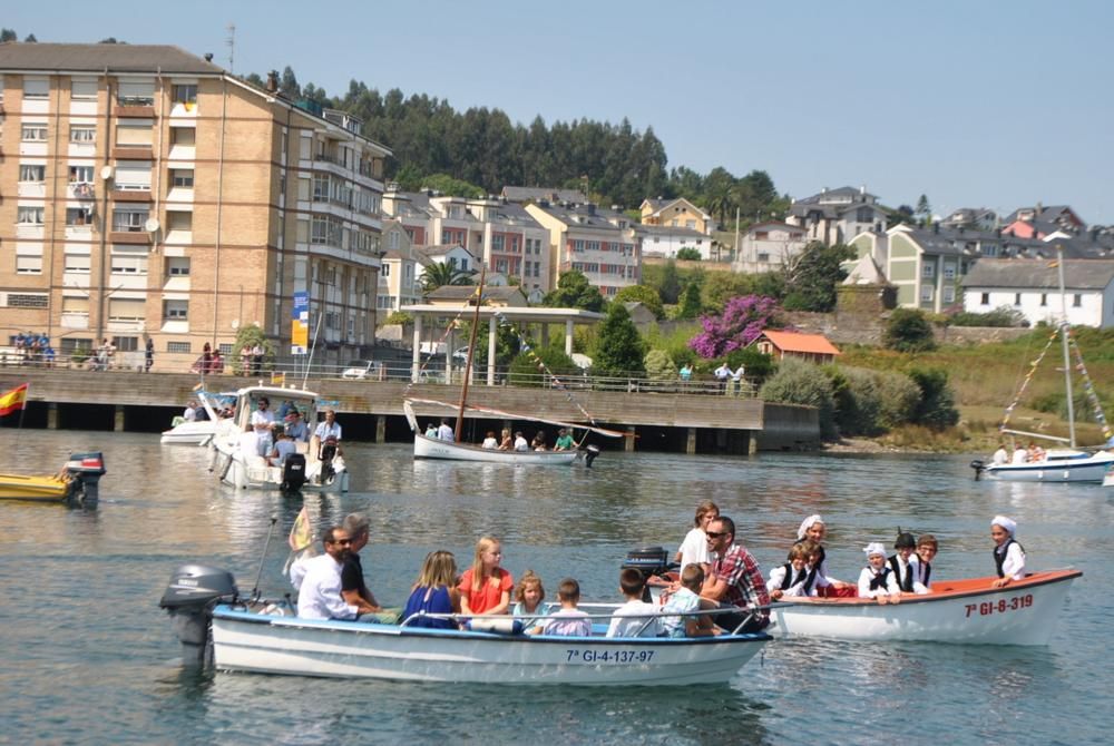 Procesión de la Virgen de la Barca en Navia