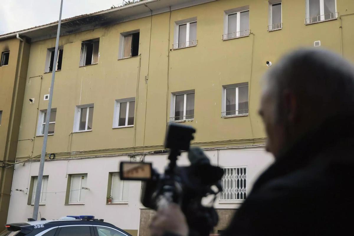 El fuego calcinó por completo una habitación de la vivienda ferrolana