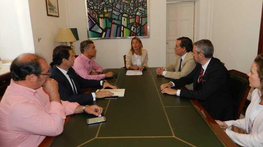 La alcaldesa dice que Cáceres &quot;luchará&quot; contra el fraude en los alojamientos turísticos