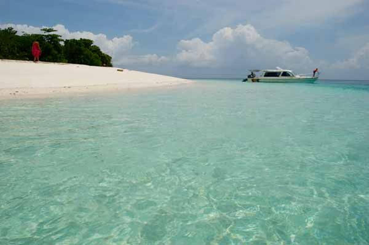 Pulau Molana es una de las más hermosas islas desiertas del archipiélago de las Lease.