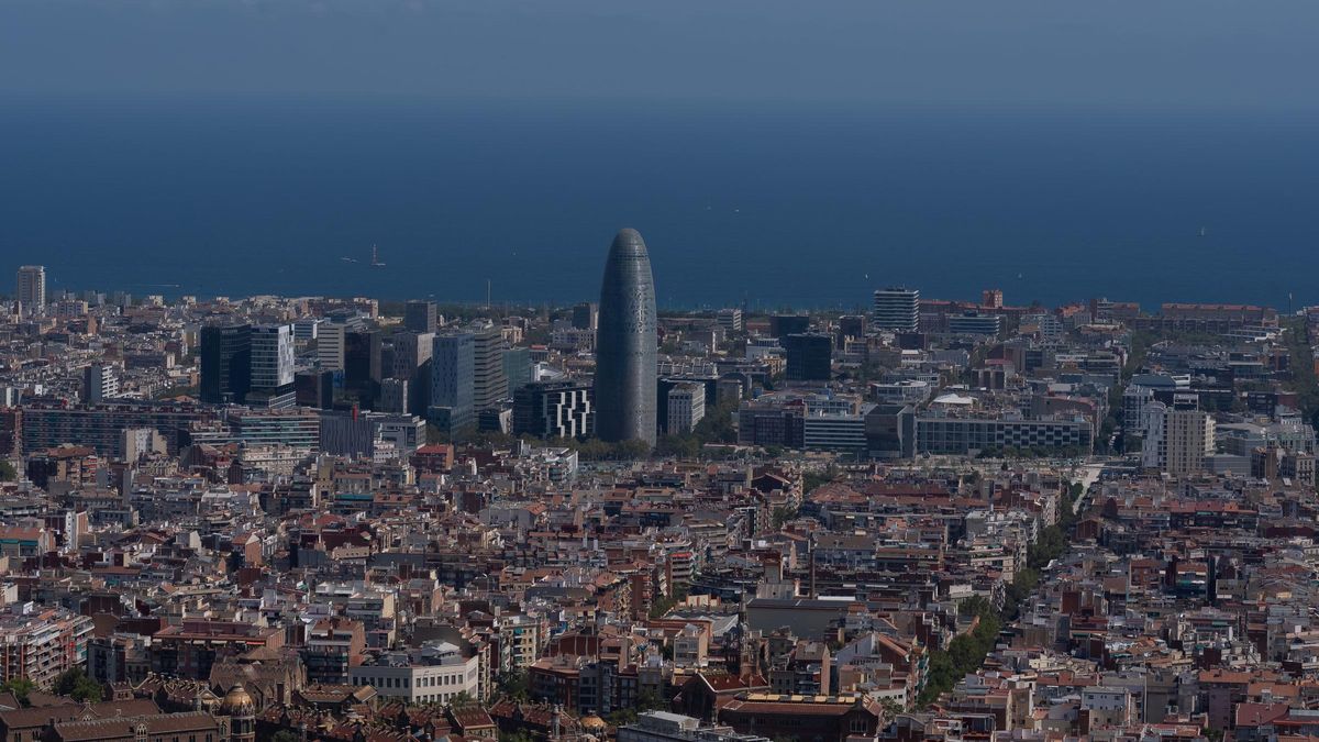 Vista panorámica de Barcelona, con la Torre Glòries al fondo, en una imagen de archivo.