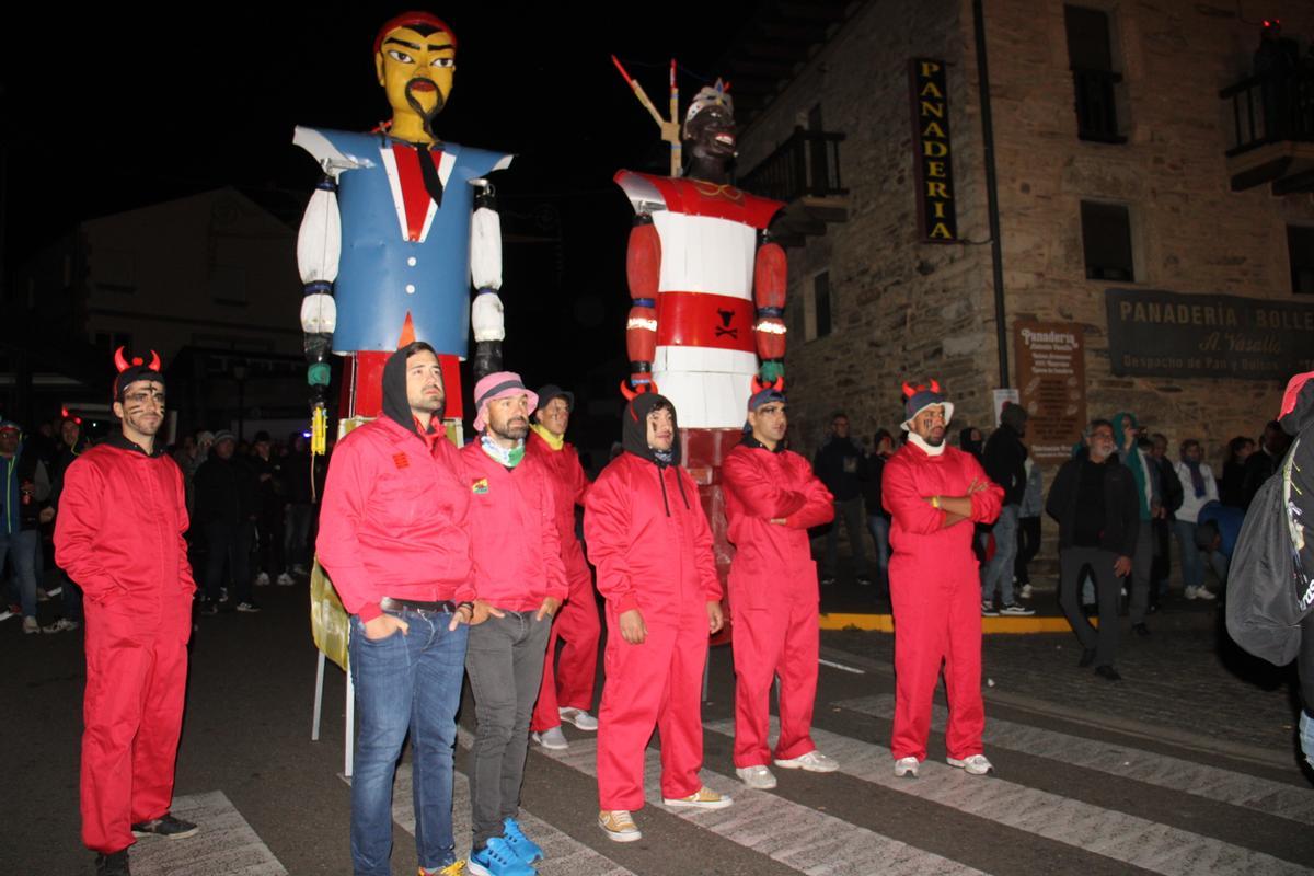 GALERÍA | Los toros llenan puebla de Sanabria de pólvora y chispas