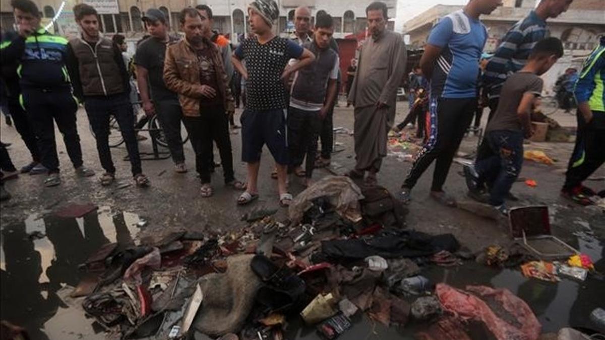 Escenario del atentado reivindicado por el Estado Islámico en el mercado de la Ciudad de Sard, bastión chií.