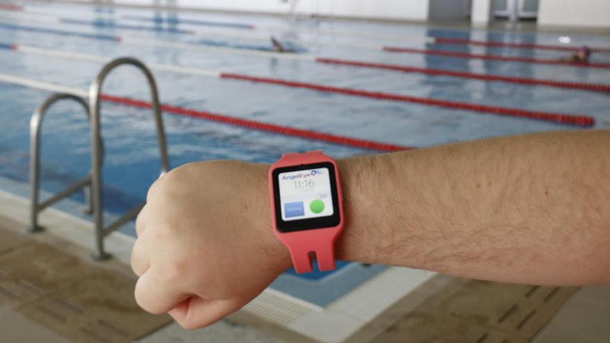 El rellotge intel·ligent del socorrista amb la piscina de Ripoll