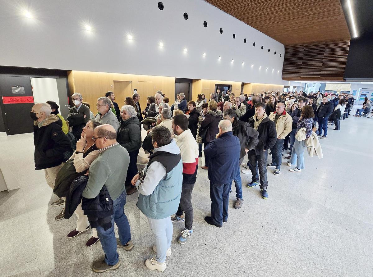 Hasta dos horas de cola en el Cunqueiro para participar en el ensayo clínico frente al Virus Respiratorio Sincitial